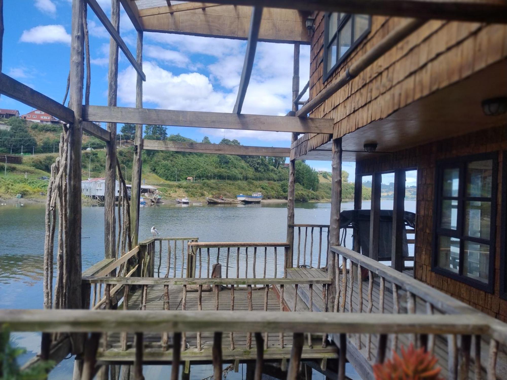 Hostal Palafito Waiwen Castro Bagian luar foto